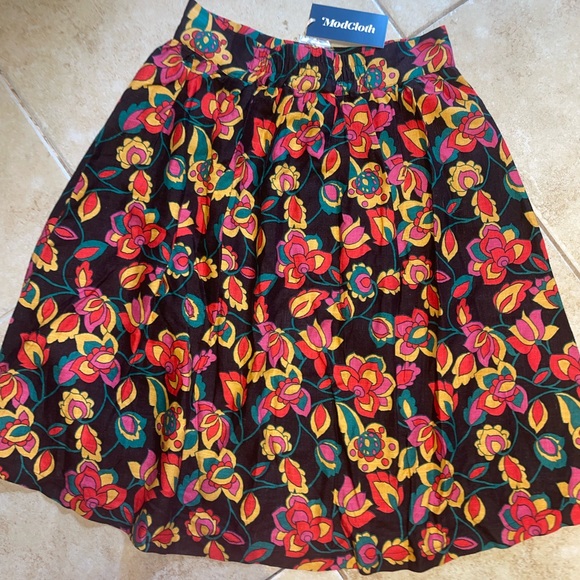 NWT ModCloth floral button up skirt - Picture 3 of 5